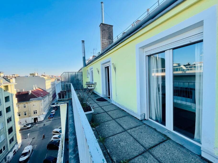 Cosy Flat With Huge Terrasse! Long Or Shortterm Viena Exterior foto
